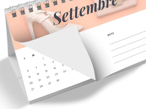 Calendario perpetuo da tavolo, supporto bianco con blocchi di data/mese  grigi a contrasto e dettagli a cuore